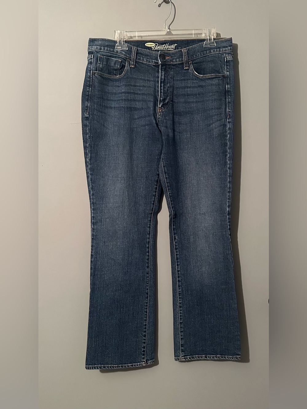 Old Navy 'The Sweetheart' Denim Jeans in a Medium Blue Wash.  Size 12.